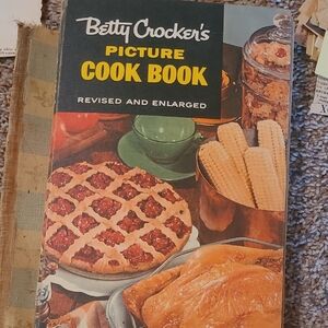 Betty Crocker Picture Cook Book with Vibrant Food Imagery